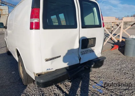 2017 Chevrolet Express 2500 Work Van z USA, uszkodzony, nr VIN 1GCWGAFG3H1209433